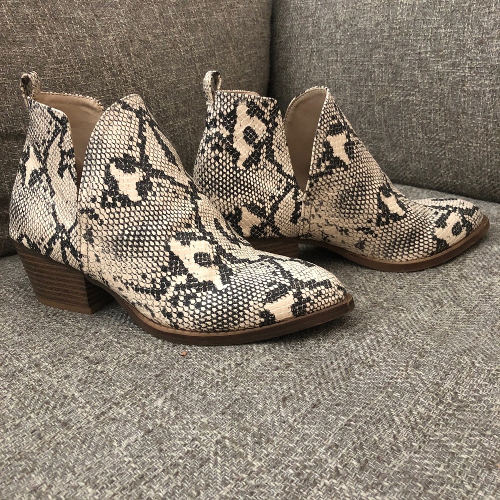 CL by Chinese Laundry snake booties